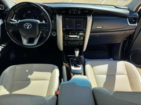 TOYOTA-HILUX SW4-2019