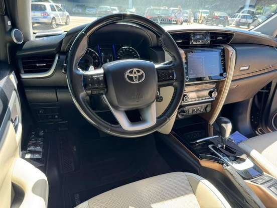 TOYOTA-HILUX SW4-2019