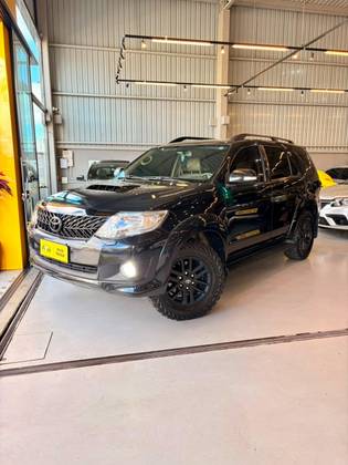 TOYOTA HILUX SW4 3.0 SR 4X4 16V TURBO INTERCOOLER DIESEL 4P AUTOMÁTICO