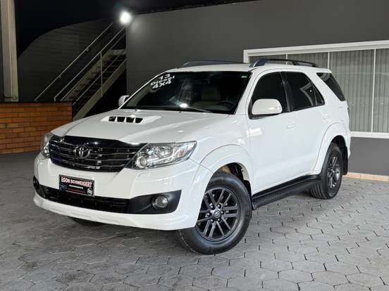 TOYOTA-HILUX SW4-3.0 SRV 4X4 16V TURBO INTERCOOLER DIESEL 4P AUTOMÁTICO TOYOTA-HILUX SW4-2012