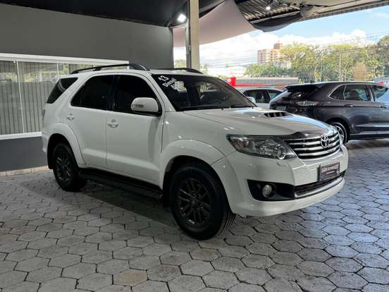 TOYOTA-HILUX SW4-2012