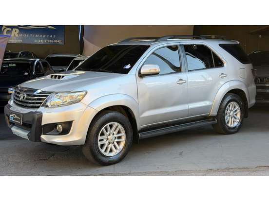 TOYOTA-HILUX SW4-2013