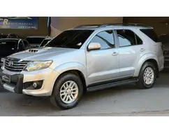 TOYOTA HILUX SW4 3.0 SRV 4X4 7 LUGARES 16V TURBO INTERCOOLER DIESEL 4P AUTOMÁTICO TOYOTA HILUX SW4 3.0 SRV 4X4 7 LUGARES 16V TURBO INTERCOOLER DIESEL 4P AUTOMÁTICO