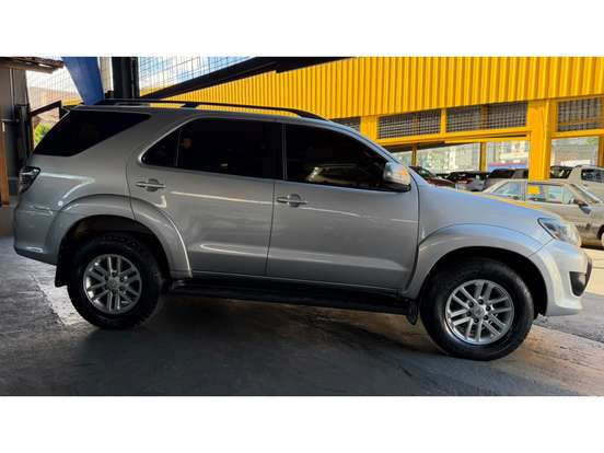 TOYOTA-HILUX SW4-2013