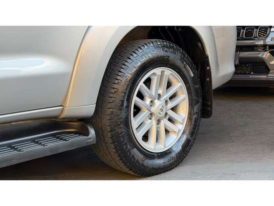 TOYOTA-HILUX SW4-3.0 SRV 4X4 7 LUGARES 16V TURBO INTERCOOLER DIESEL 4P AUTOMÁTICO TOYOTA-HILUX SW4-2013