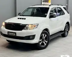 TOYOTA HILUX SW4 3.0 SRV 4X4 7 LUGARES 16V TURBO INTERCOOLER DIESEL 4P AUTOMÁTICO TOYOTA HILUX SW4 3.0 SRV 4X4 7 LUGARES 16V TURBO INTERCOOLER DIESEL 4P AUTOMÁTICO