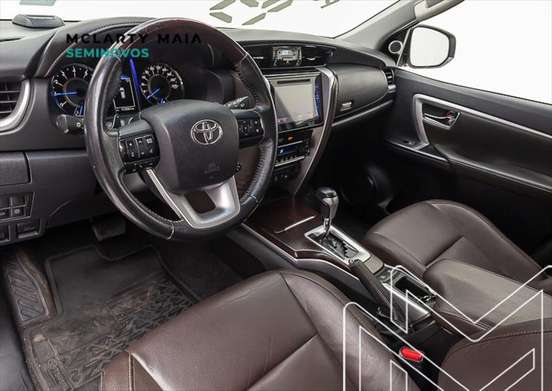 TOYOTA-HILUX SW4-2016