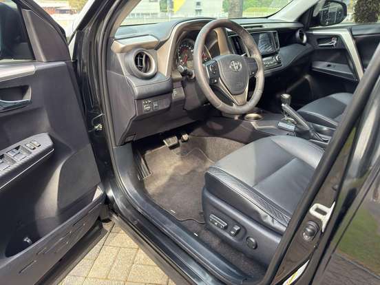 TOYOTA-RAV4-2015