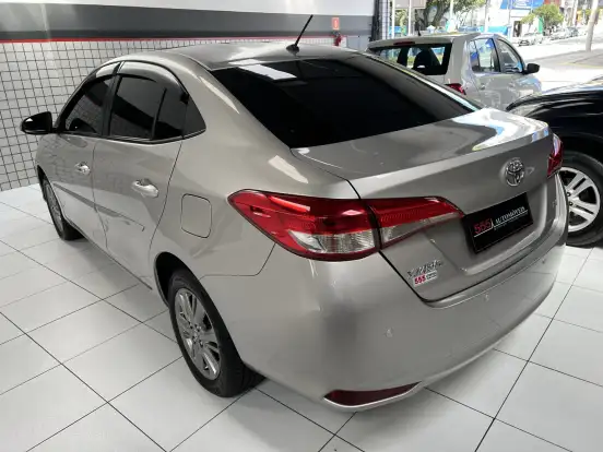 TOYOTA-YARIS-2019
