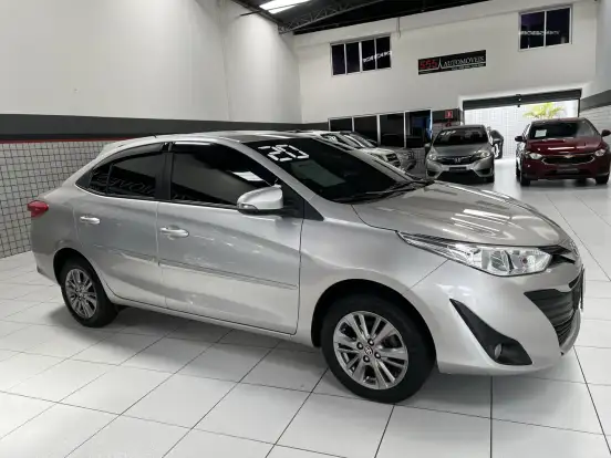 TOYOTA-YARIS-2019