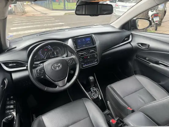 TOYOTA-YARIS-2022