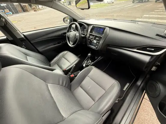 TOYOTA-YARIS-2022