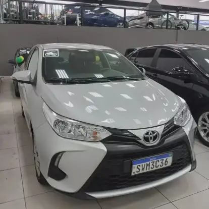 TOYOTA-YARIS-2024
