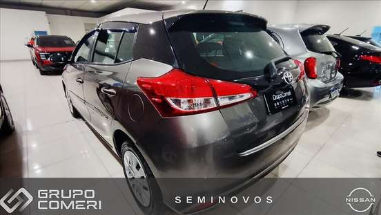 TOYOTA-YARIS-2020