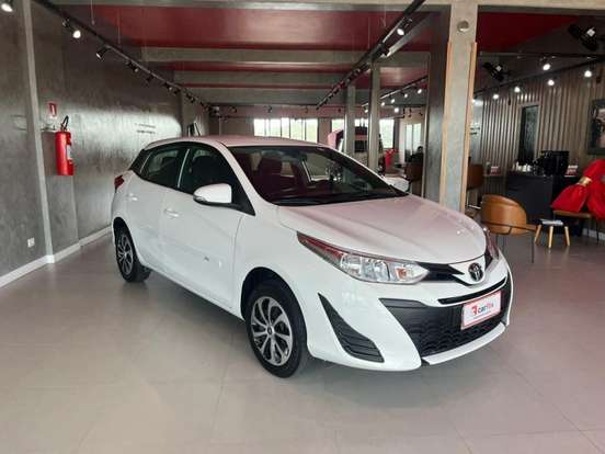 TOYOTA-YARIS-2021