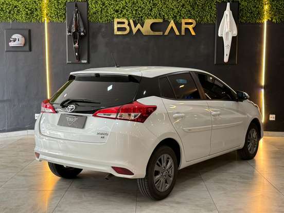 TOYOTA-YARIS-2021