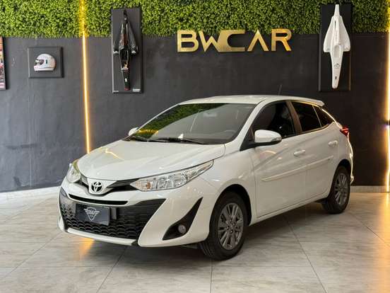 TOYOTA-YARIS-2021