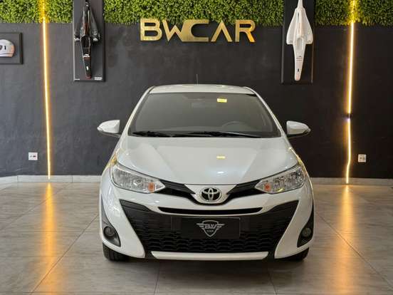 TOYOTA-YARIS-2021