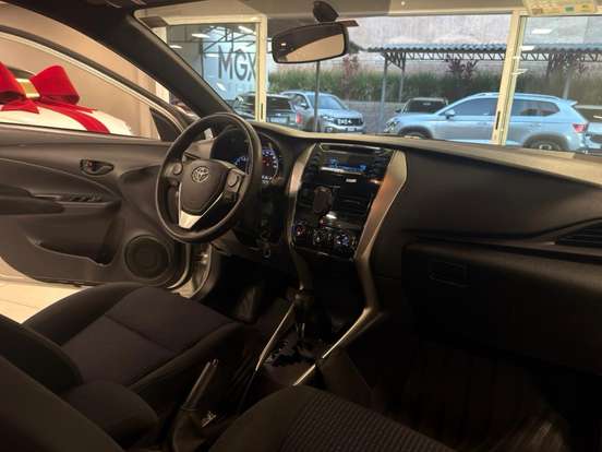 TOYOTA-YARIS-2020
