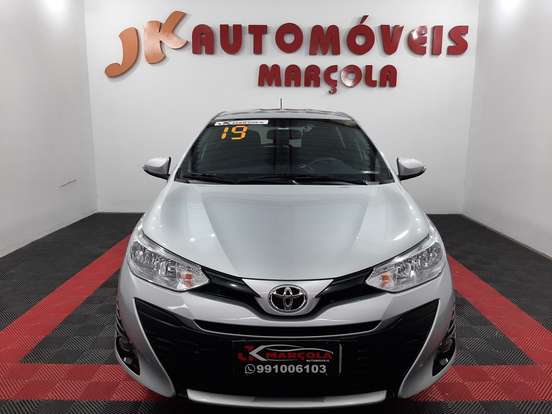 TOYOTA-YARIS-2019