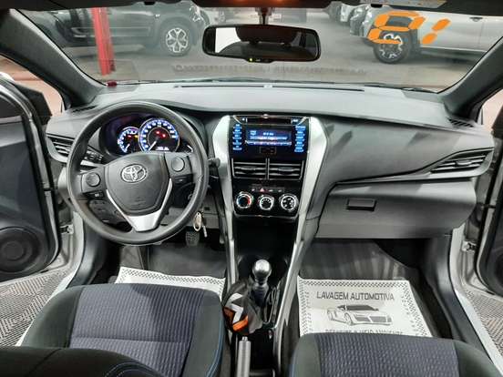 TOYOTA-YARIS-2019