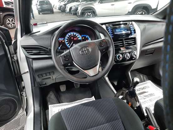 TOYOTA-YARIS-2019