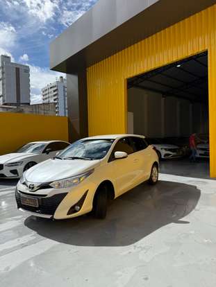 TOYOTA-YARIS-2019