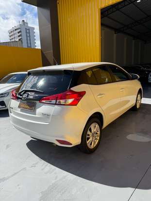 TOYOTA-YARIS-2019