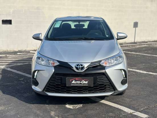 TOYOTA-YARIS-2024
