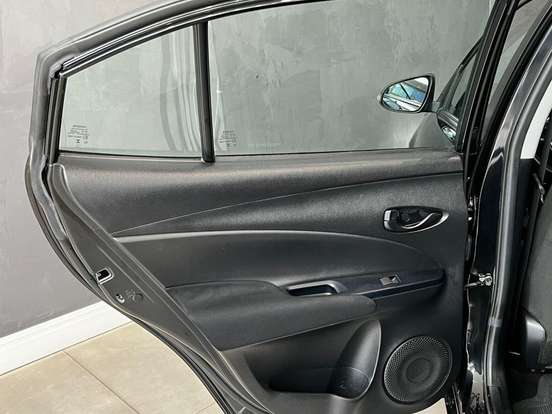 TOYOTA-YARIS-2024