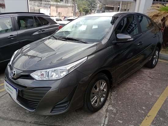 TOYOTA-YARIS-2021