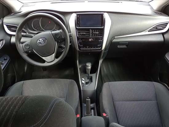 TOYOTA-YARIS-2021