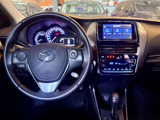 TOYOTA-YARIS-2023
