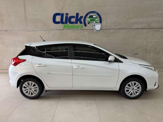 TOYOTA-YARIS-2022