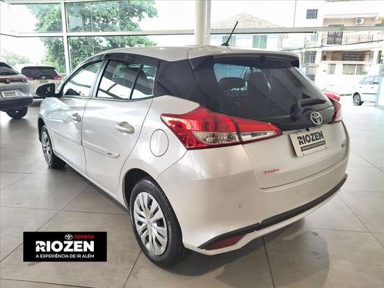 TOYOTA-YARIS-2022