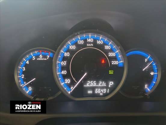 TOYOTA-YARIS-2022