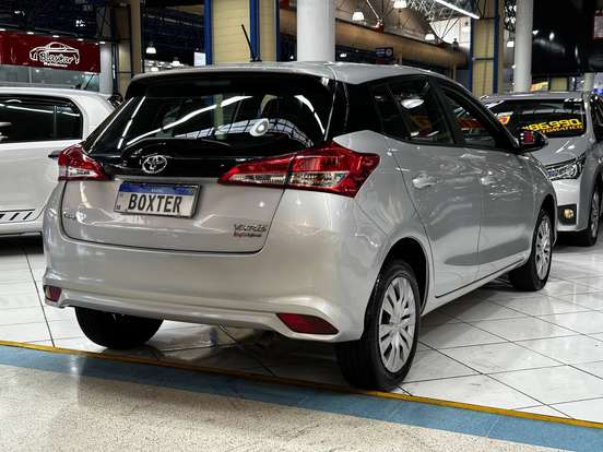 TOYOTA-YARIS-2025