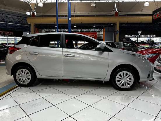 TOYOTA-YARIS-2025