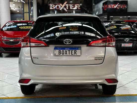 TOYOTA-YARIS-2025