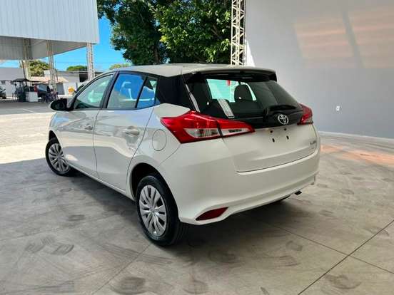 TOYOTA-YARIS-2025