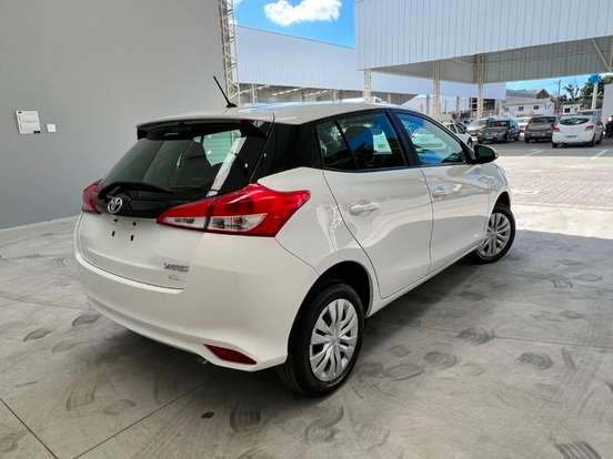 TOYOTA-YARIS-2025