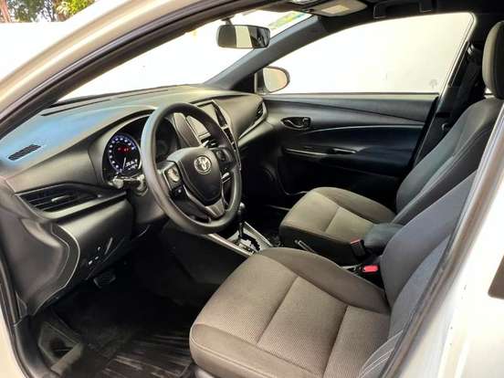 TOYOTA-YARIS-2025