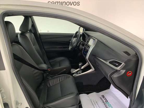 TOYOTA-YARIS-2018