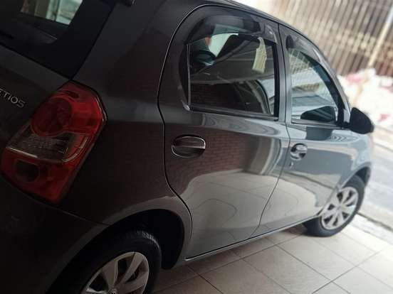TOYOTA-ETIOS-1.5 XS 16V FLEX 4P MANUAL TOYOTA-ETIOS-2014