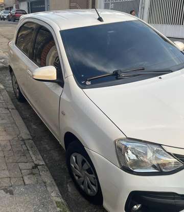 TOYOTA-ETIOS-2017