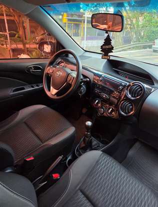 TOYOTA-ETIOS-2017
