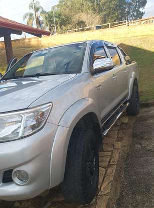 TOYOTA-HILUX-2012