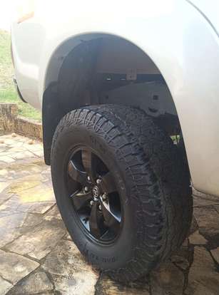 TOYOTA-HILUX-2012