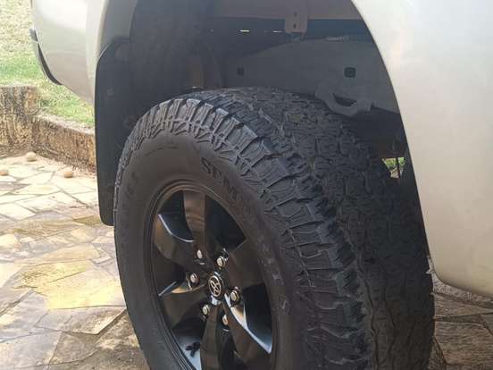 TOYOTA-HILUX-2.7 SRV 4X4 CD 16V FLEX 4P AUTOMÁTICO TOYOTA-HILUX-2012
