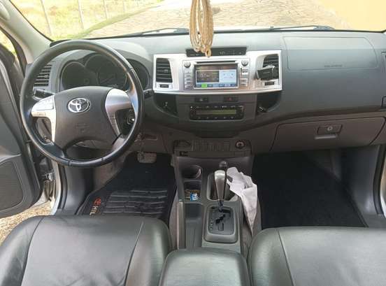 TOYOTA-HILUX-2012
